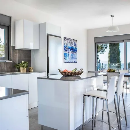 Della Luna Villa Vlachata