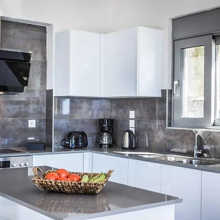 Della Luna Villa Vlachata